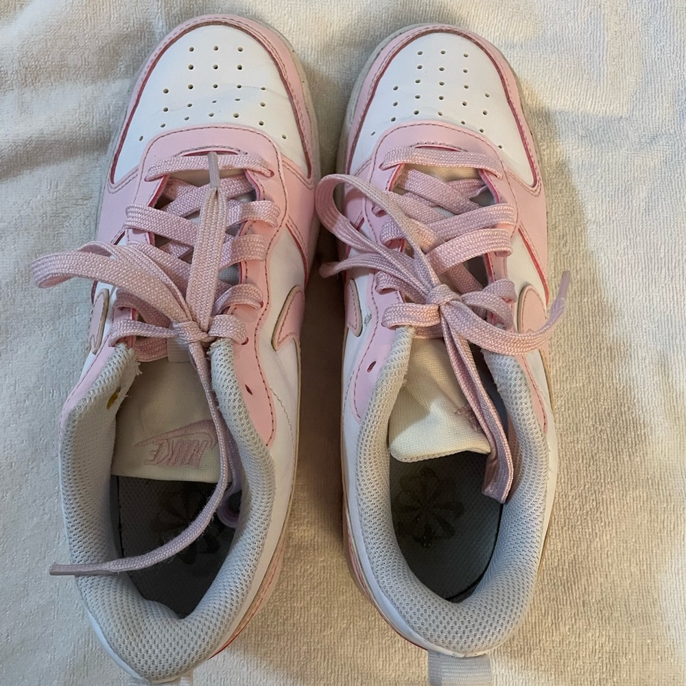 Nike Court Borough Low 2 SE girls’ sneakers